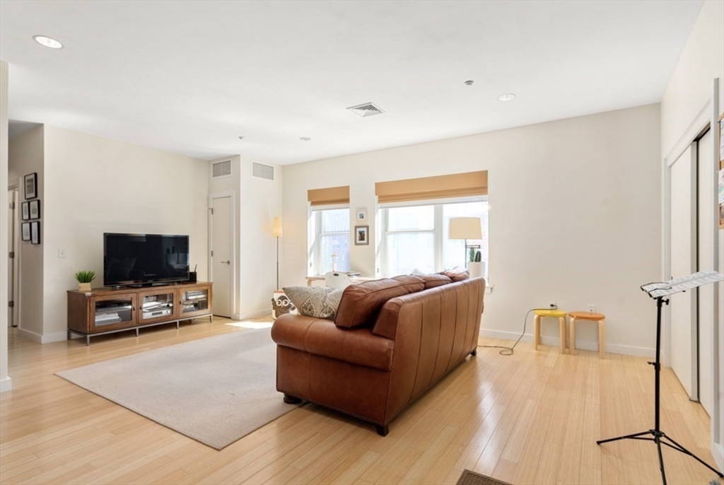 99 Chestnut Hill Ave # 321