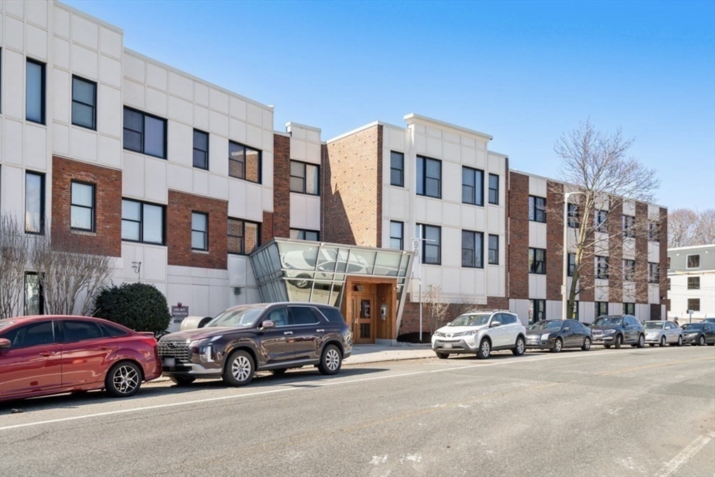 99 Chestnut Hill Ave # 321