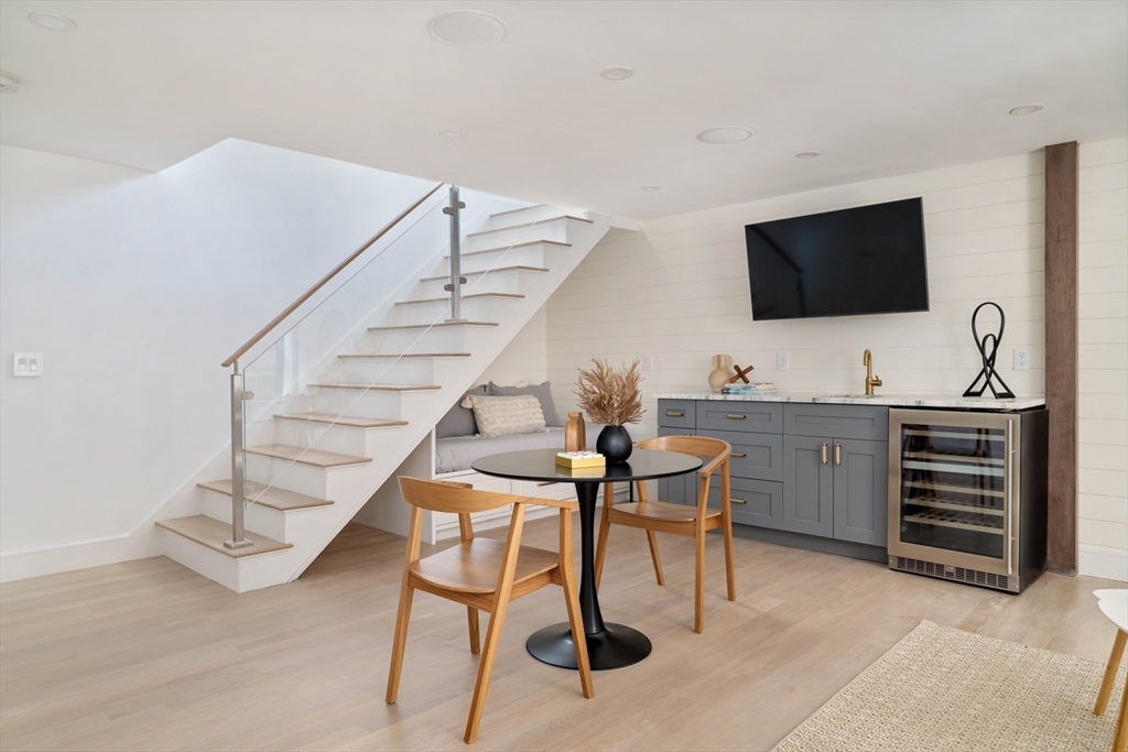 20 R Linden Place
