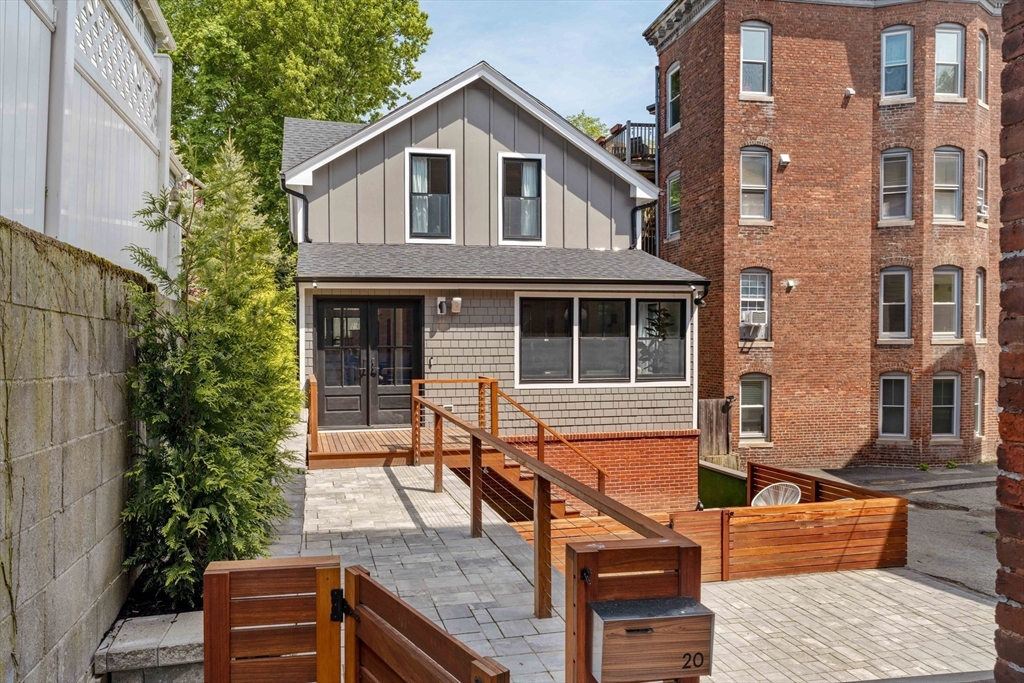 20 R Linden Place