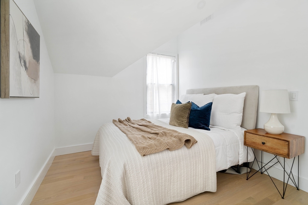 20 R Linden Place
