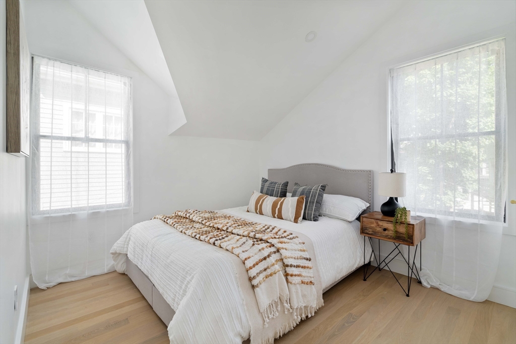20 R Linden Place