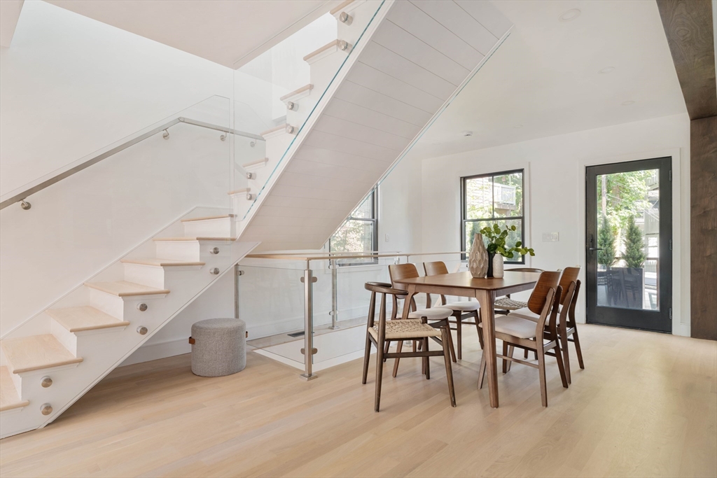 20 R Linden Place