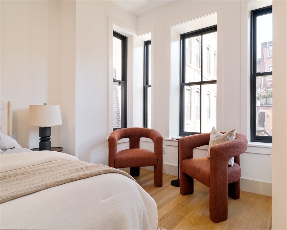 21 Wellington St # 1