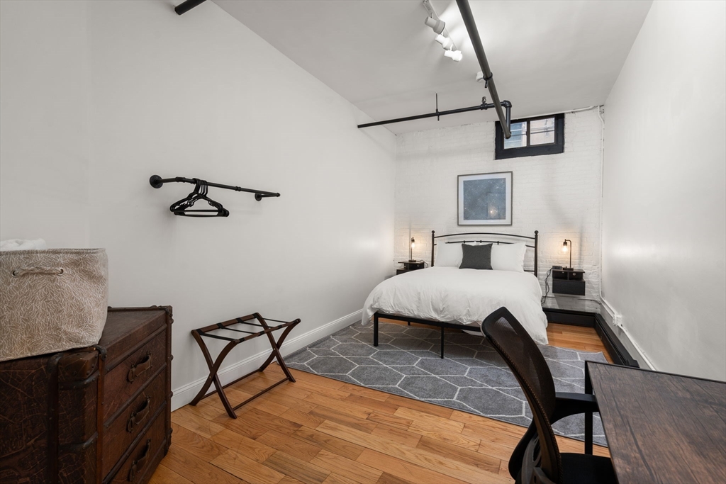 19 Stanhope Street # 1C