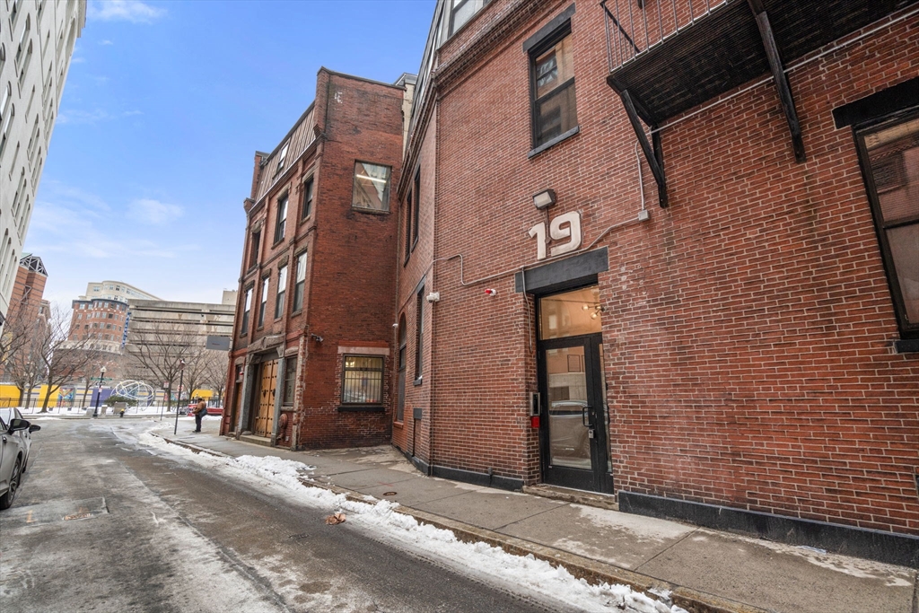 19 Stanhope Street # 1C