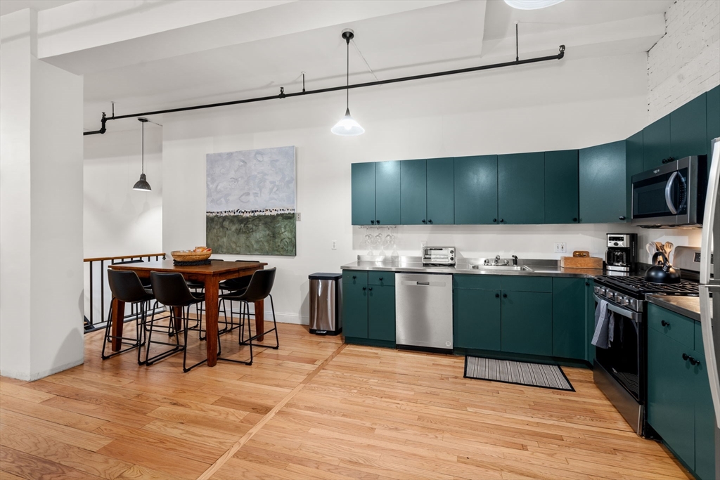 19 Stanhope Street # 1C