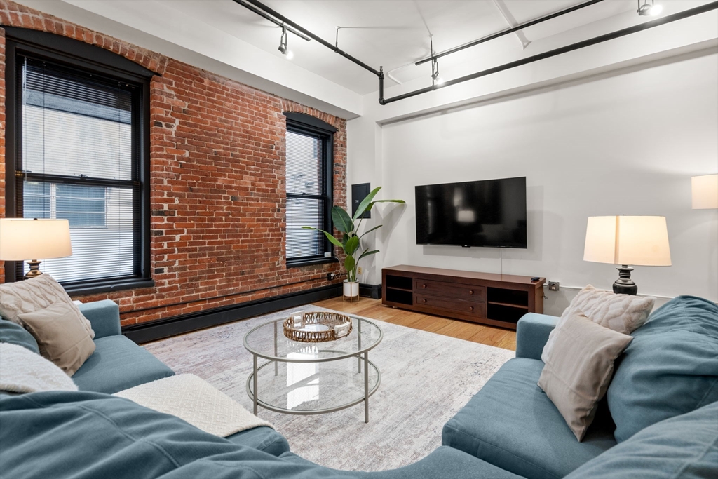19 Stanhope Street # 1C
