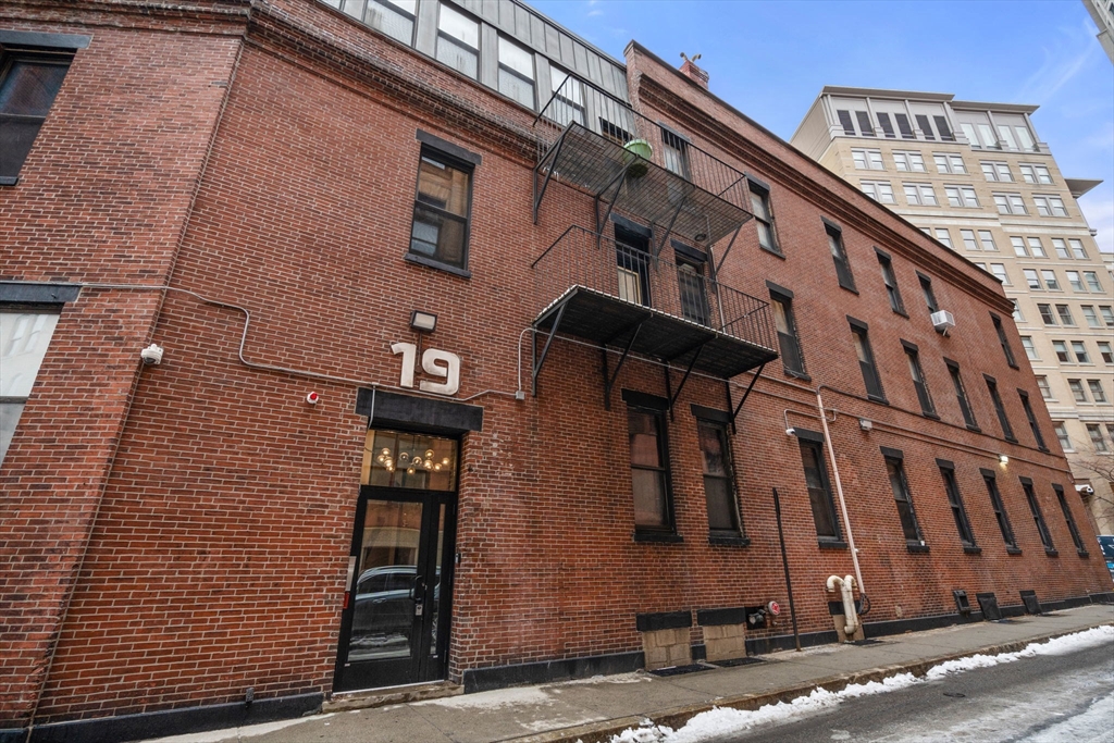 19 Stanhope Street # 1C