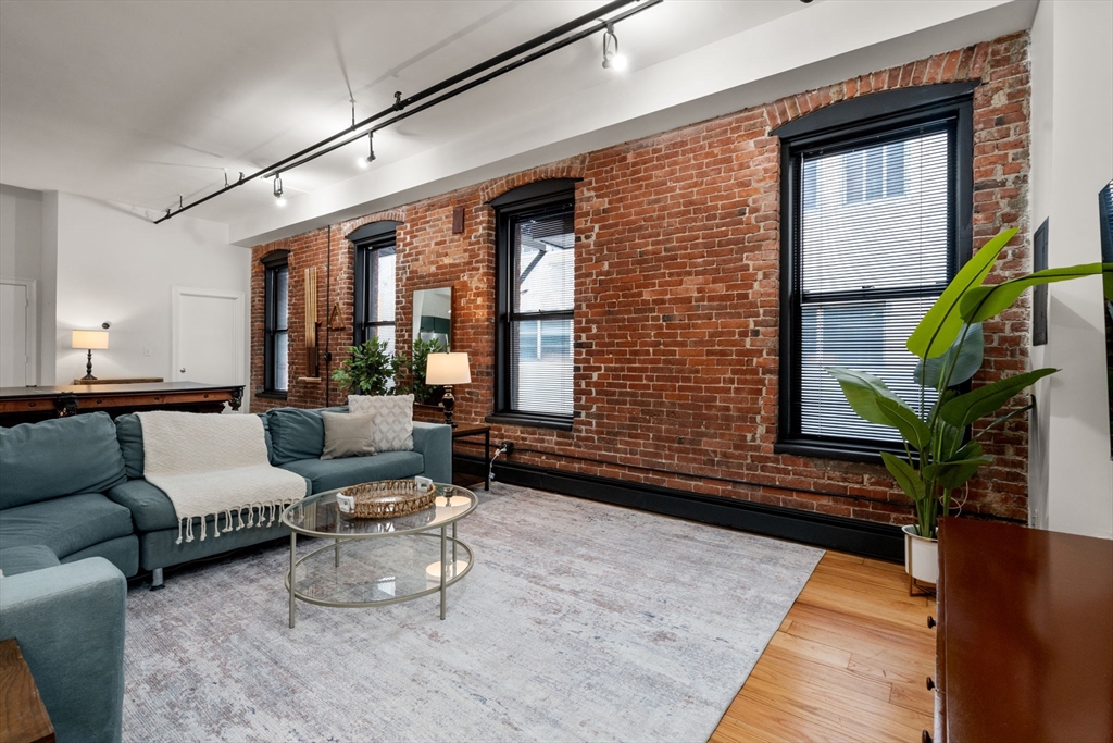 19 Stanhope Street # 1C