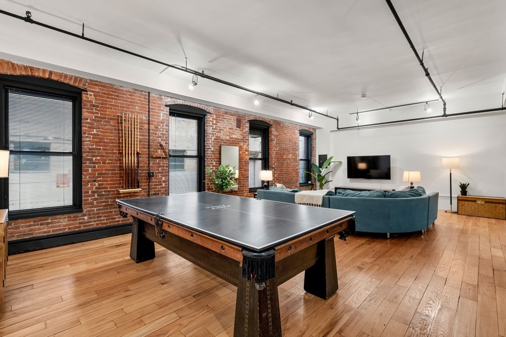 19 Stanhope Street # 1C