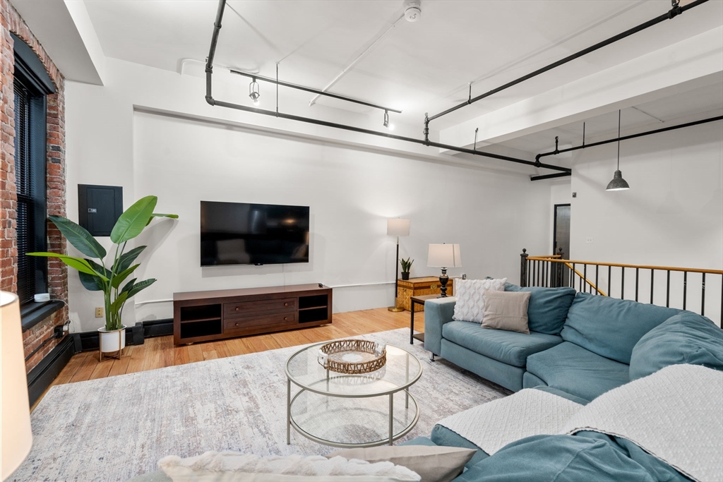 19 Stanhope Street # 1C