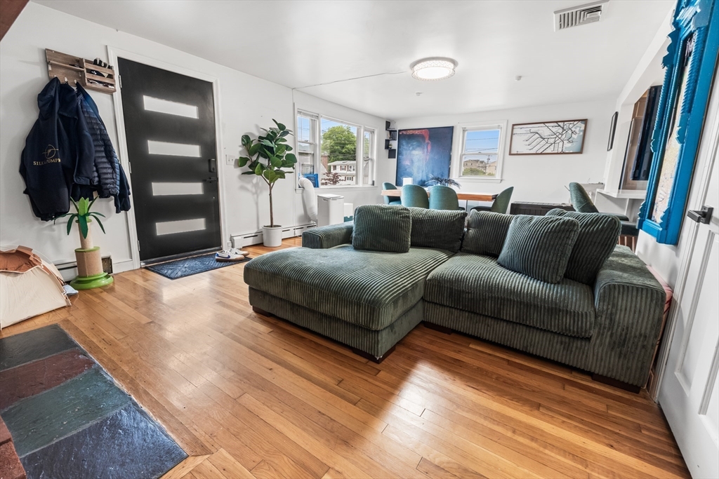 218 Warren