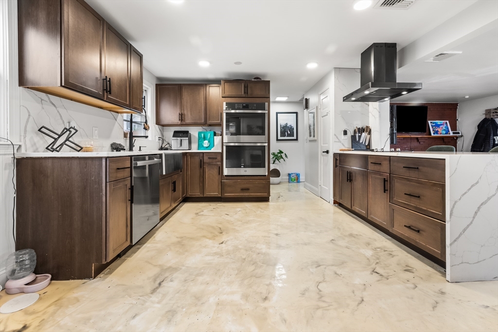 218 Warren
