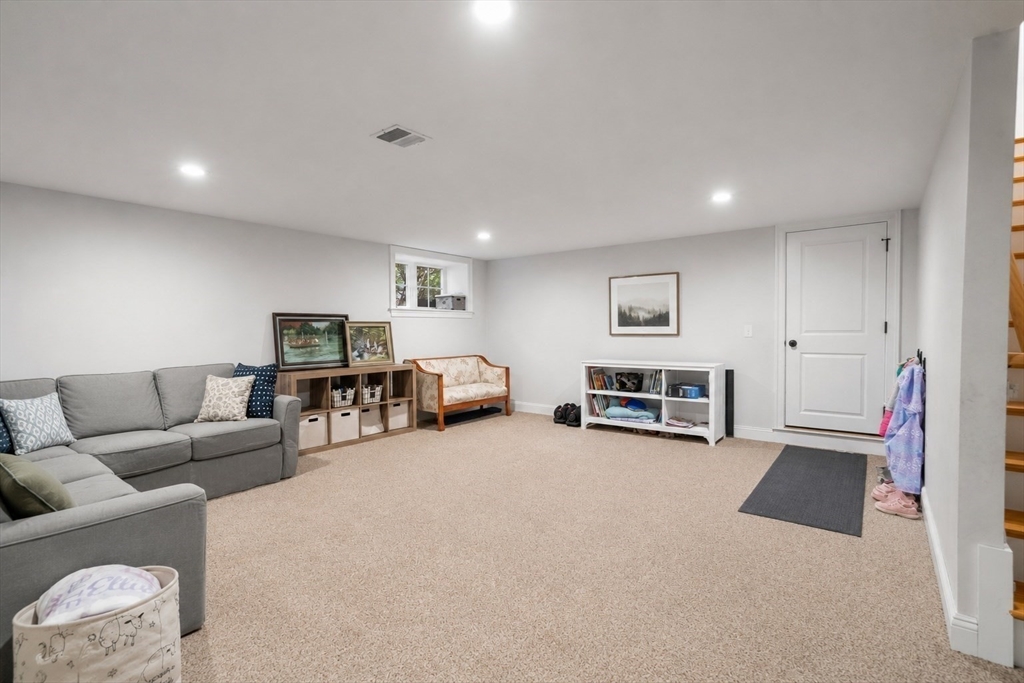 121 Salem St