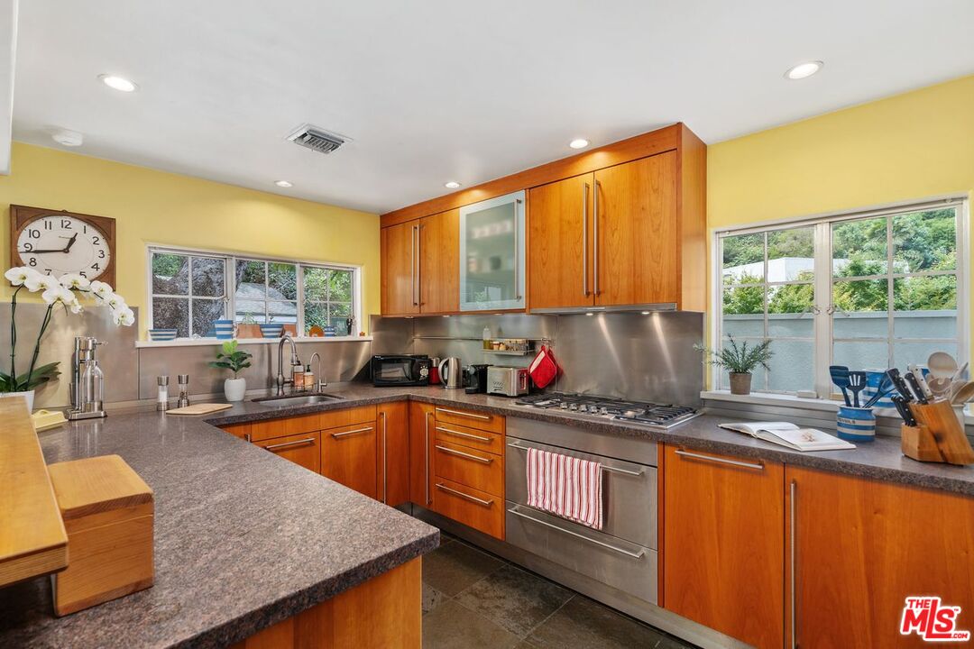 3734 Prestwick Dr