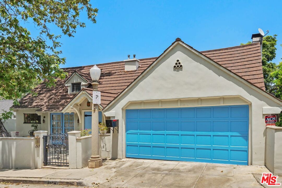 3734 Prestwick Dr