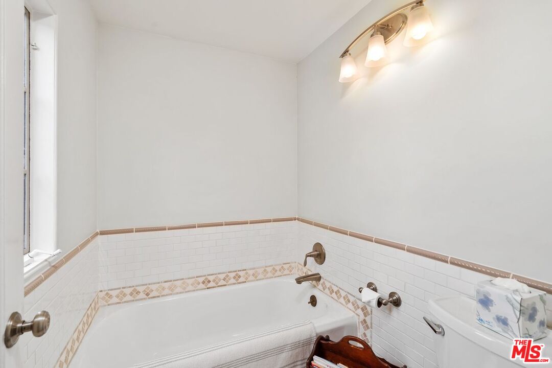 3734 Prestwick Dr