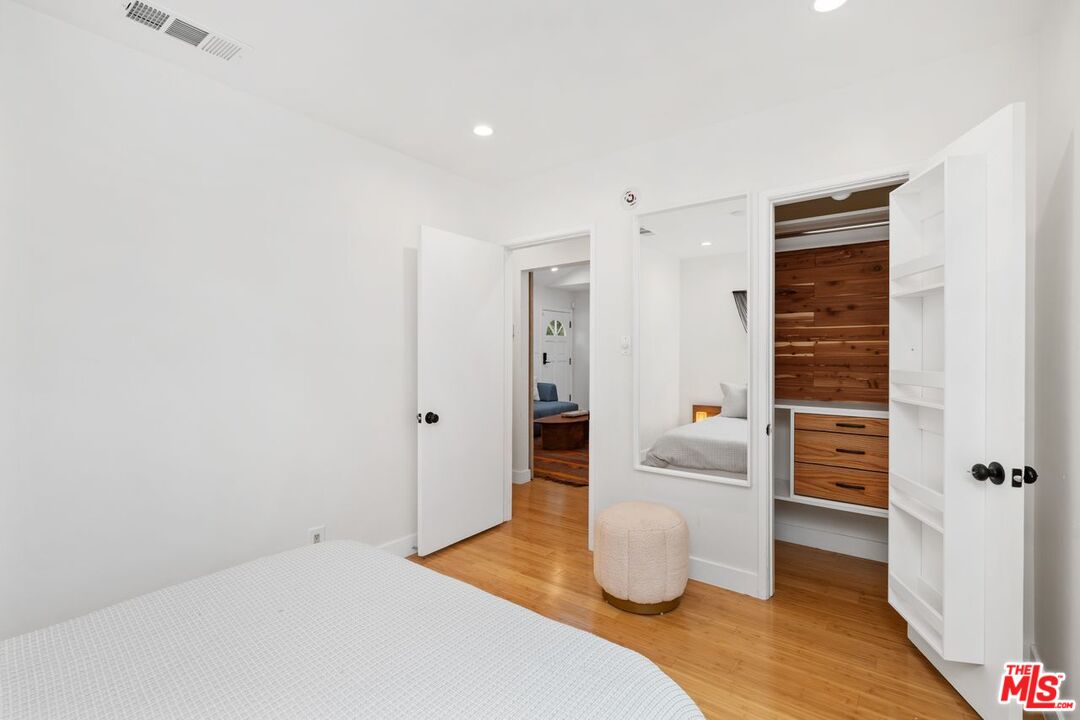 621 Rose Ave Unit: #B