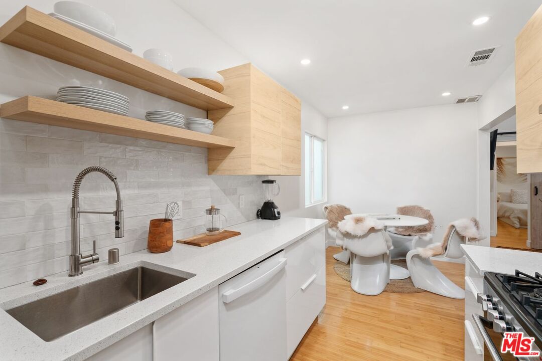 621 Rose Ave Unit: #B