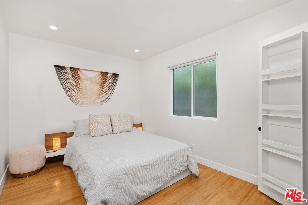 621 Rose Ave Unit: #B