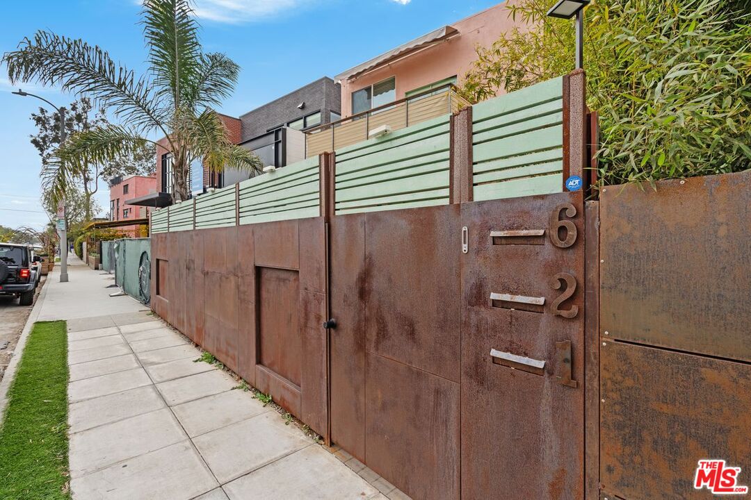 621 Rose Ave Unit: #B