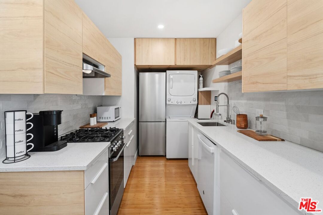 621 Rose Ave Unit: #B