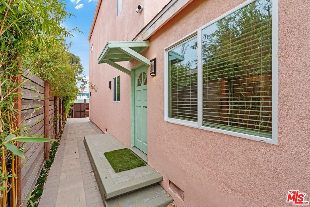 621 Rose Ave Unit: #B