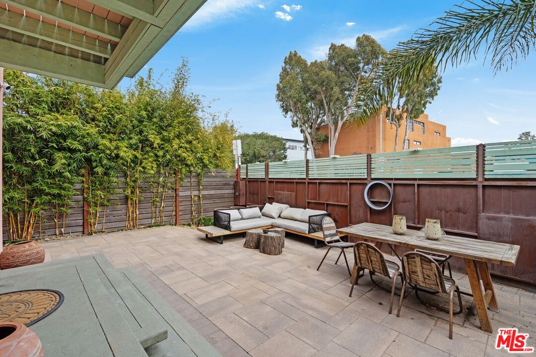 621 Rose Ave Unit: #B