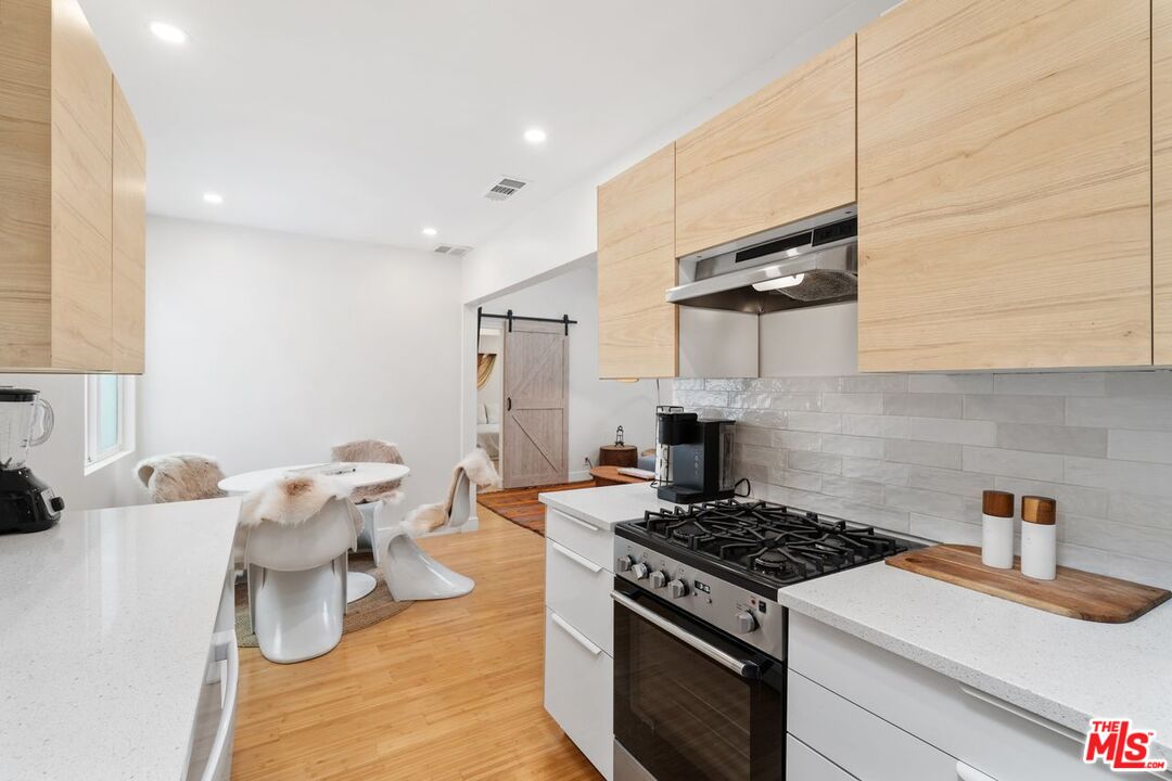 621 Rose Ave Unit: #B