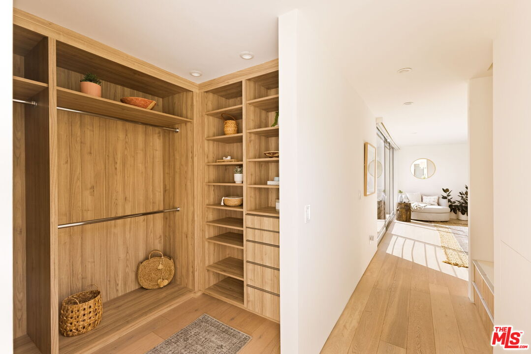 2615 La Cuesta Dr