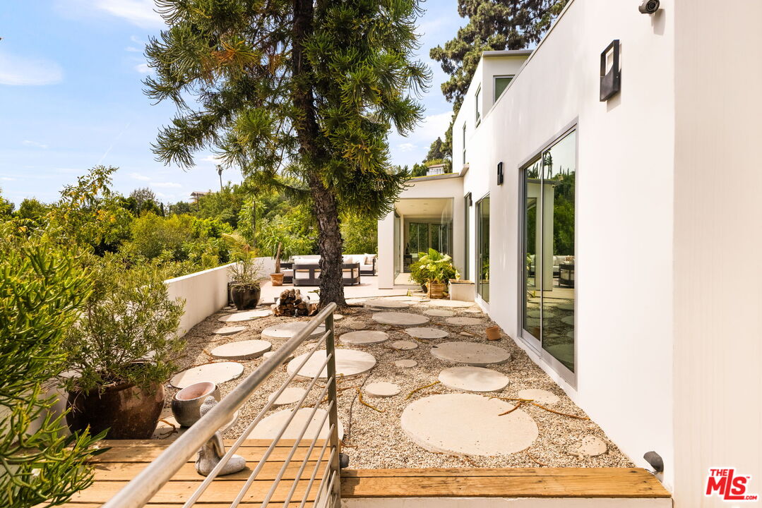 2615 La Cuesta Dr