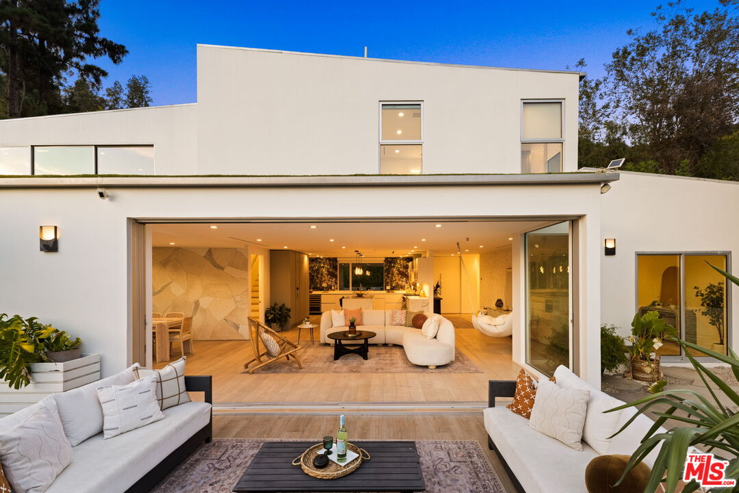 2615 La Cuesta Dr