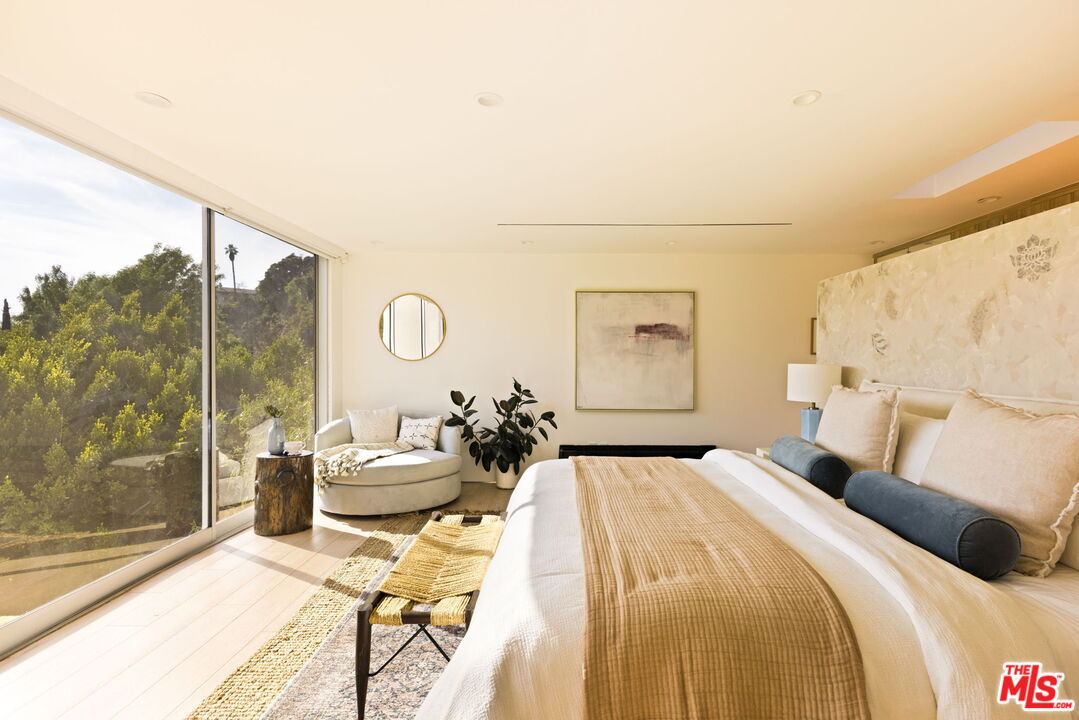 2615 La Cuesta Dr