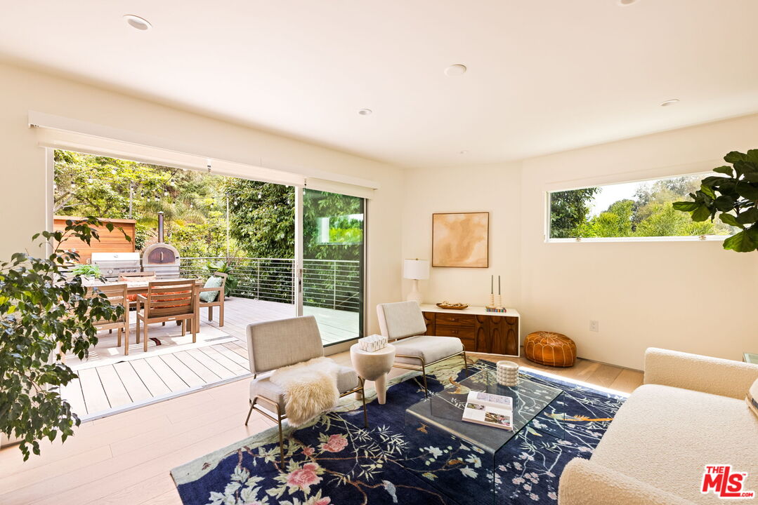 2615 La Cuesta Dr
