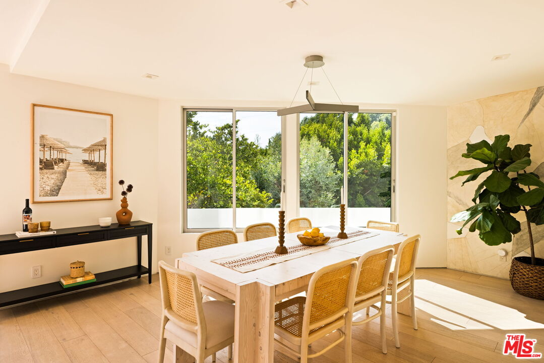 2615 La Cuesta Dr