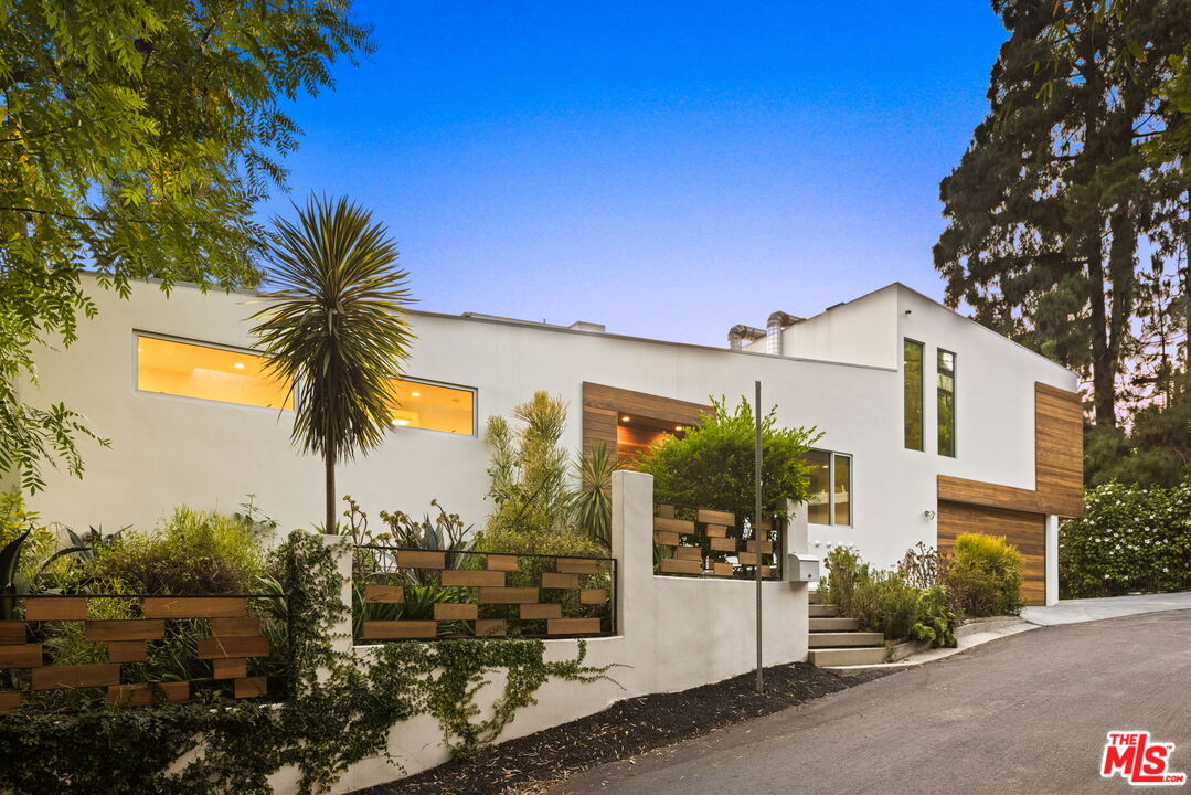 2615 La Cuesta Dr