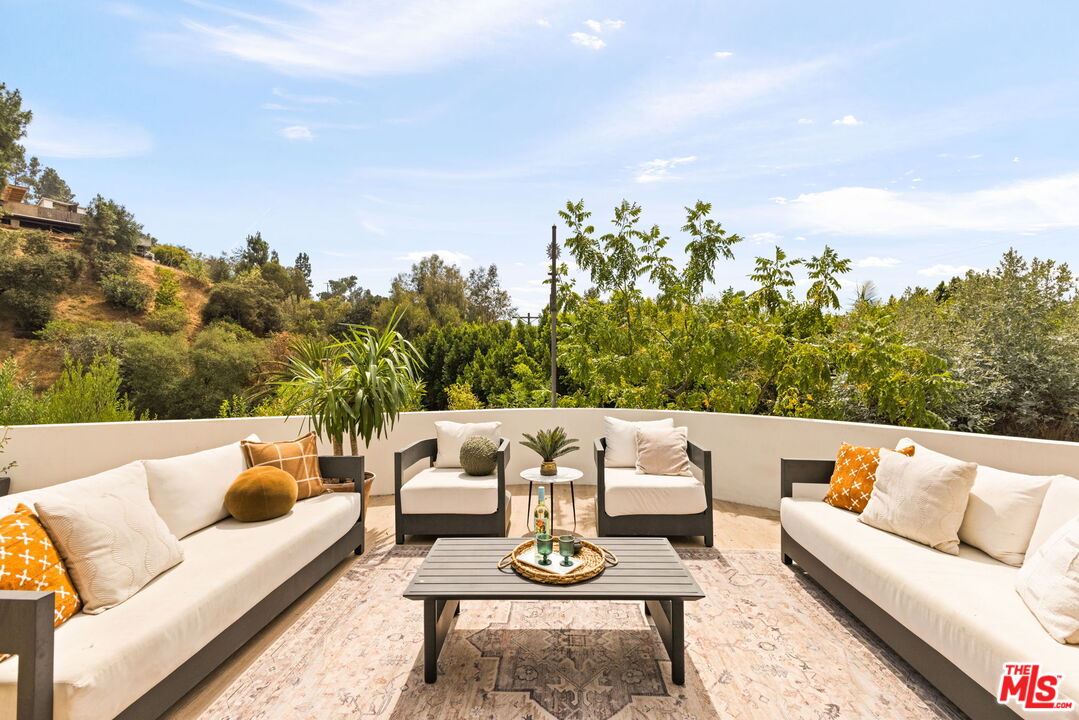 2615 La Cuesta Dr
