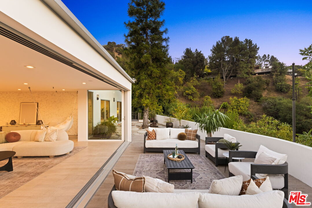 2615 La Cuesta Dr