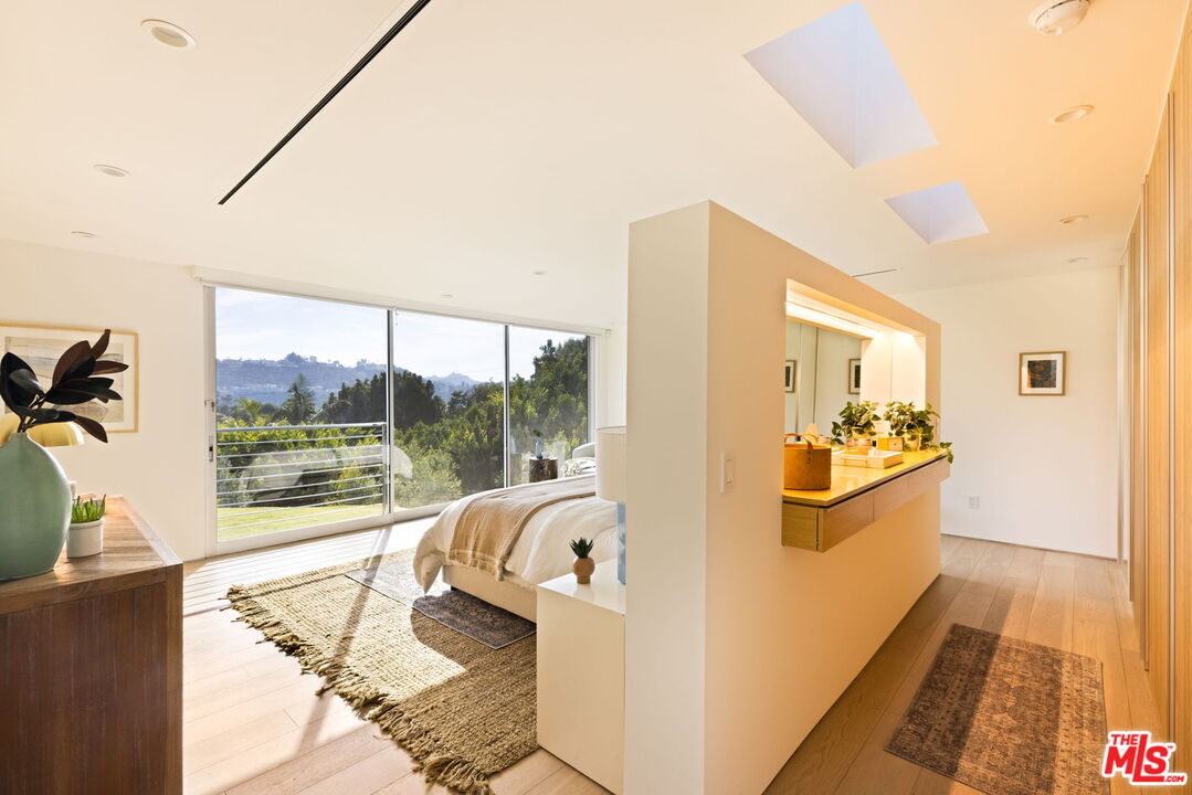 2615 La Cuesta Dr