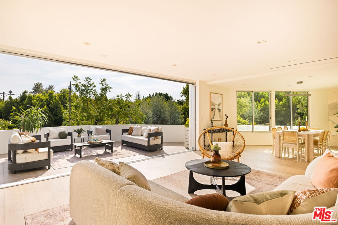 2615 La Cuesta Dr