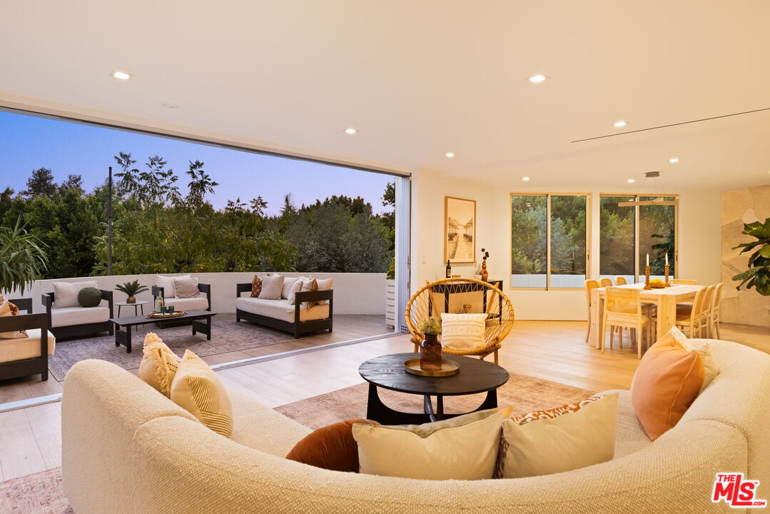 2615 La Cuesta Dr