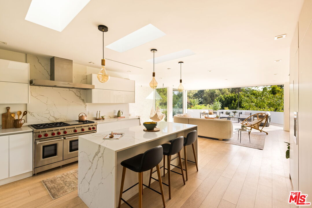 2615 La Cuesta Dr