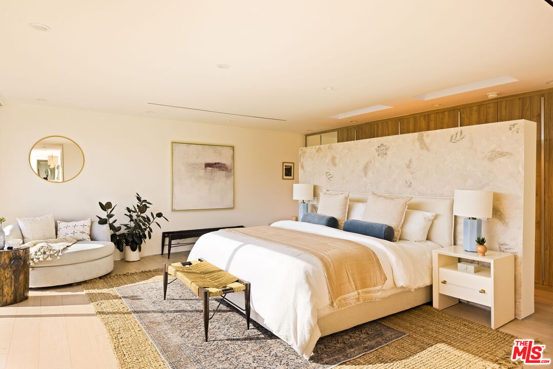 2615 La Cuesta Dr