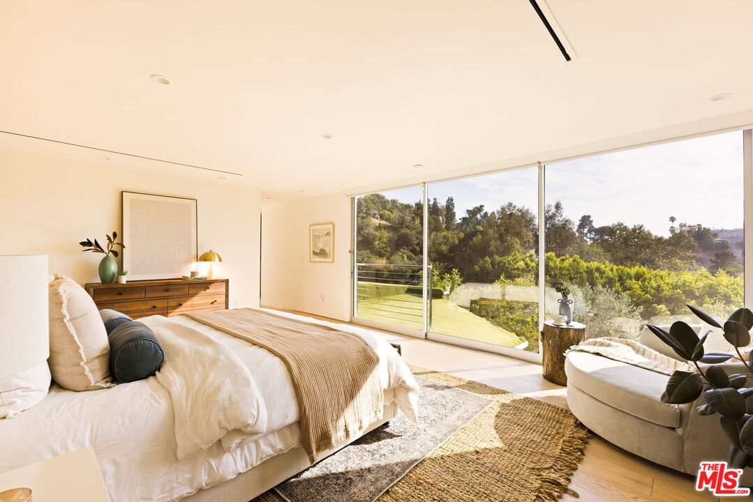 2615 La Cuesta Dr