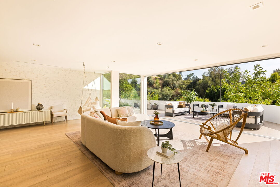 2615 La Cuesta Dr