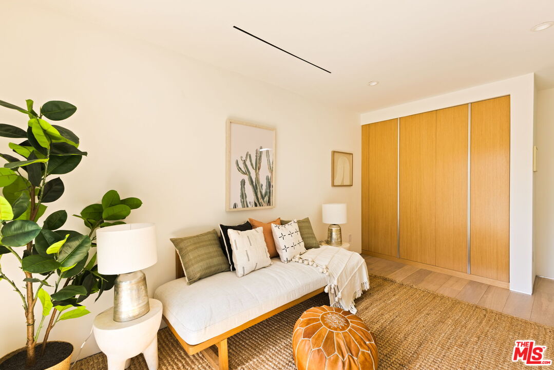 2615 La Cuesta Dr