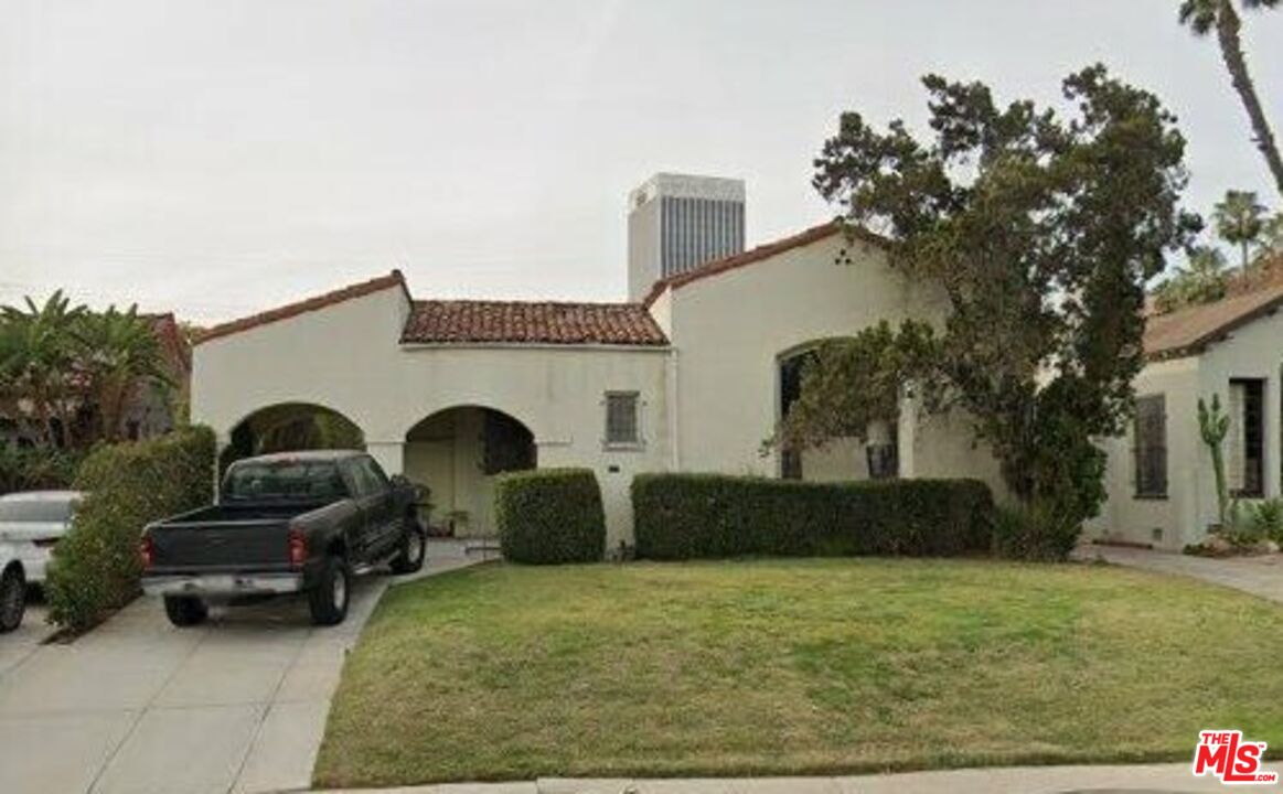 817 Masselin Ave