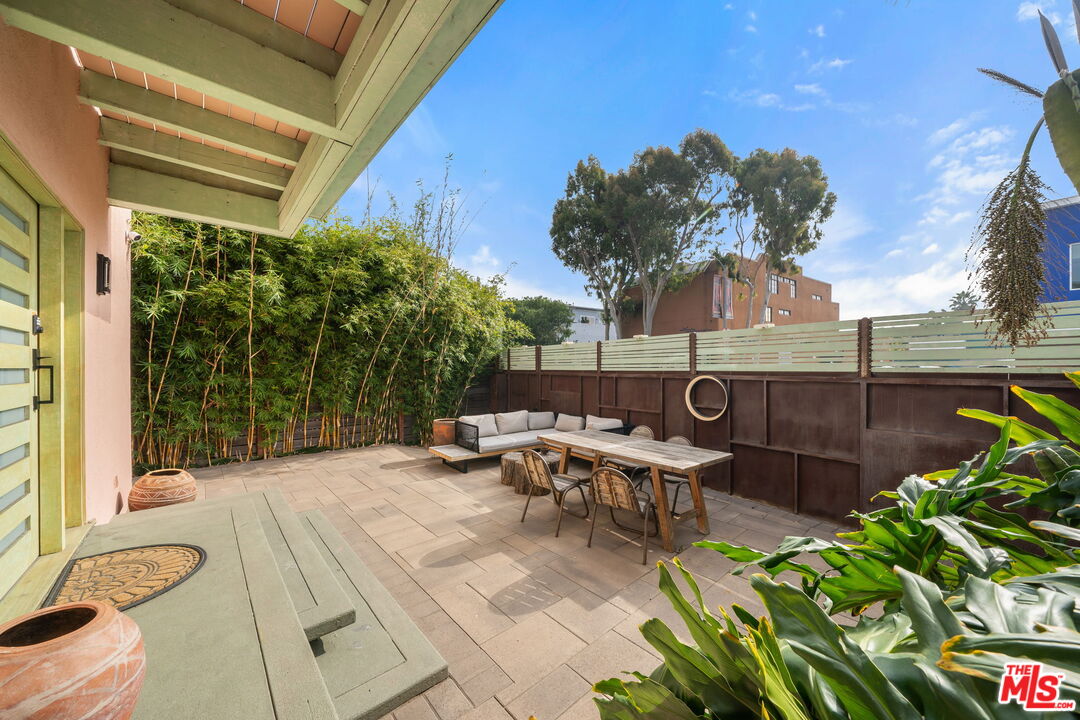 621 Rose Ave Unit: 623 1/2
