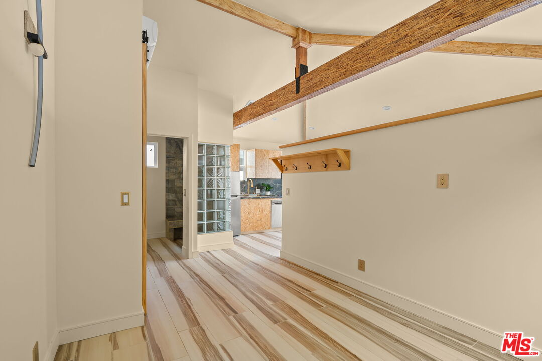 621 Rose Ave Unit: 623 1/2